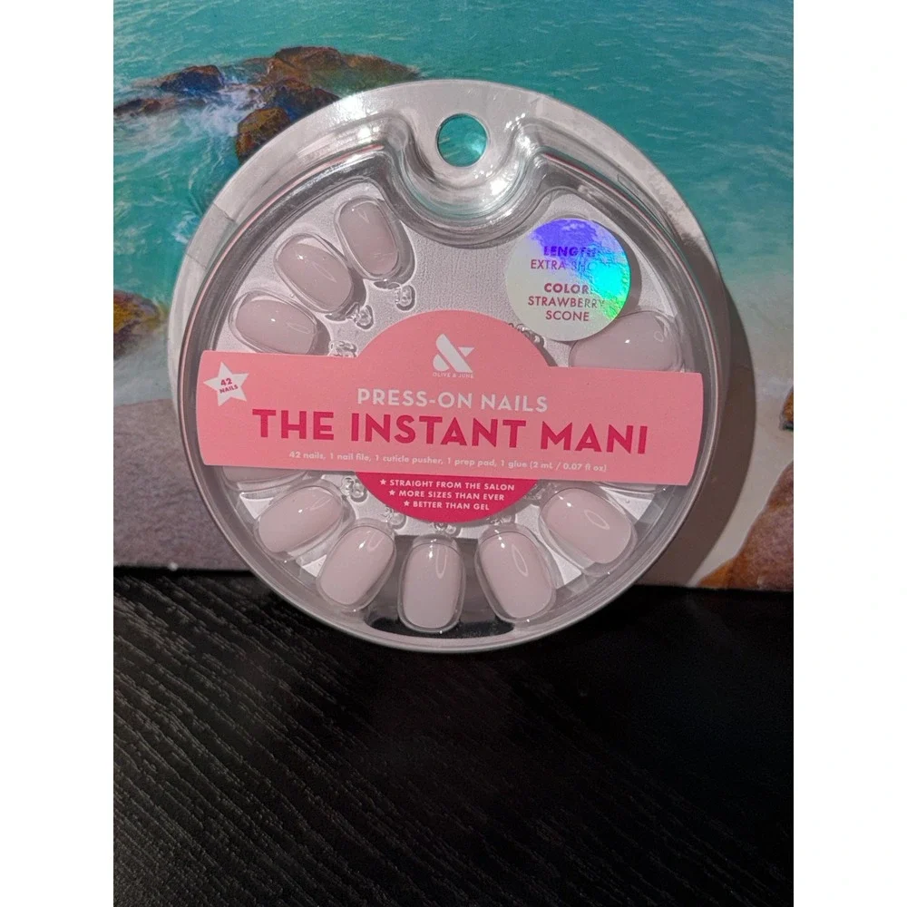 Olive & June Instant Mani Press-On Nails Strawberry Scone XShort Round Ltd Ed